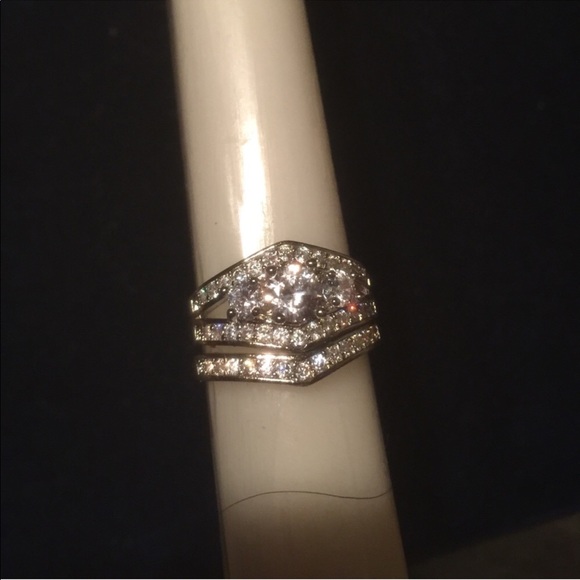 Jewelry - NWT 18K white gold filled ring